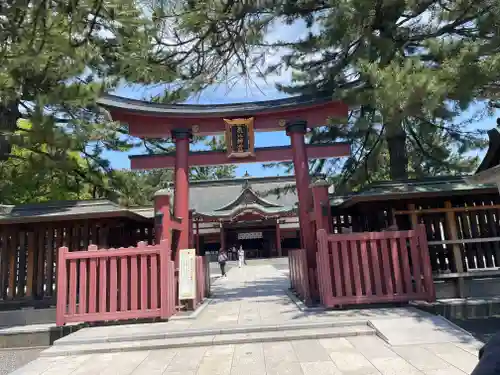 氣比神宮の鳥居