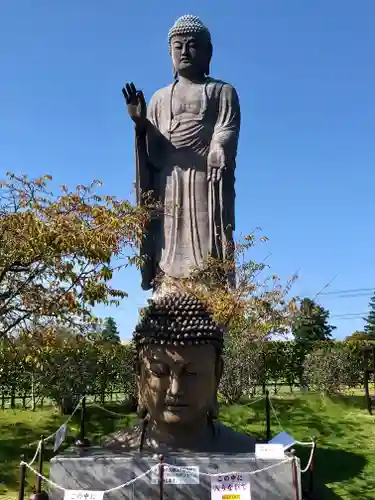 東本願寺本廟 牛久浄苑（牛久大仏）の仏像