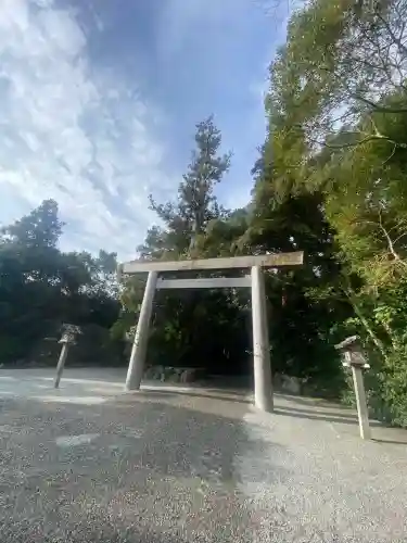 伊勢神宮外宮（豊受大神宮）の{uncategorized: "未分類", other: "その他", undefined: "問題あり", building: "その他建物", grave: "お墓", sacred_gate: "鳥居", guardian: "狛犬", statue: "像", buddha: "仏像", history: "歴史", nature: "自然", garden: "庭園", animal: "動物", pagoda: "塔", temizu: "手水舎", mountain_gate: "山門・神門", sanctuary: "本殿・本堂", subordinate: "末社・摂社", art: "芸術", scenery: "景色", jizo: "地蔵", ema: "絵馬", goshuin: "御朱印", omikuji: "おみくじ", items: "授与品その他", amulet: "お守り", goshuincho: "御朱印帳", eats: "食事", festival: "お祭り", votive_dance: "神楽", shichigosan: "七五三参", wedding: "結婚式", experience: "体験その他", initially: "初詣", around: "周辺", anti_infection: "感染症対策"}