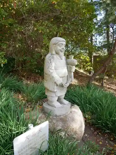 蛟蝄神社門の宮の像