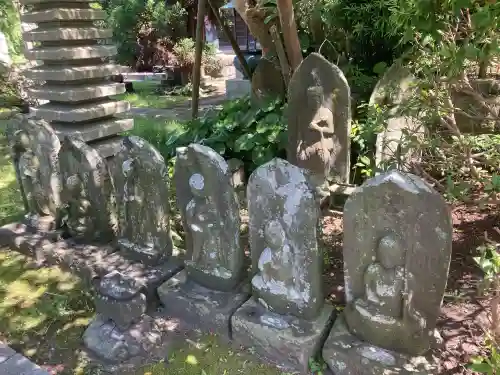 傳福寺【伝福寺】の{uncategorized: "未分類", other: "その他", undefined: "問題あり", building: "その他建物", grave: "お墓", sacred_gate: "鳥居", guardian: "狛犬", statue: "像", buddha: "仏像", history: "歴史", nature: "自然", garden: "庭園", animal: "動物", pagoda: "塔", temizu: "手水舎", mountain_gate: "山門・神門", sanctuary: "本殿・本堂", subordinate: "末社・摂社", art: "芸術", scenery: "景色", jizo: "地蔵", ema: "絵馬", goshuin: "御朱印", omikuji: "おみくじ", items: "授与品その他", amulet: "お守り", goshuincho: "御朱印帳", eats: "食事", festival: "お祭り", votive_dance: "神楽", shichigosan: "七五三参", wedding: "結婚式", experience: "体験その他", initially: "初詣", around: "周辺", anti_infection: "感染症対策"}