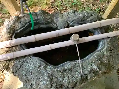 西神社の手水舎