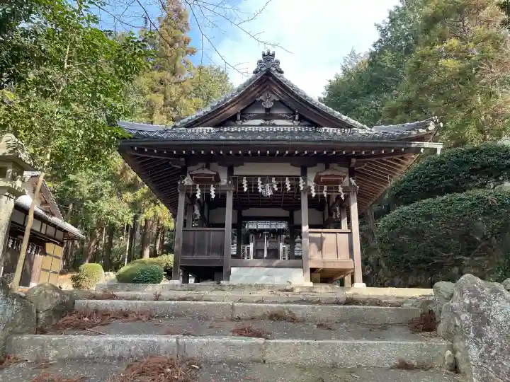 諏訪神社の{uncategorized: "未分類", other: "その他", undefined: "問題あり", building: "その他建物", grave: "お墓", sacred_gate: "鳥居", guardian: "狛犬", statue: "像", buddha: "仏像", history: "歴史", nature: "自然", garden: "庭園", animal: "動物", pagoda: "塔", temizu: "手水舎", mountain_gate: "山門・神門", sanctuary: "本殿・本堂", subordinate: "末社・摂社", art: "芸術", scenery: "景色", jizo: "地蔵", ema: "絵馬", goshuin: "御朱印", omikuji: "おみくじ", items: "授与品その他", amulet: "お守り", goshuincho: "御朱印帳", eats: "食事", festival: "お祭り", votive_dance: "神楽", shichigosan: "七五三参", wedding: "結婚式", experience: "体験その他", initially: "初詣", around: "周辺", anti_infection: "感染症対策"}