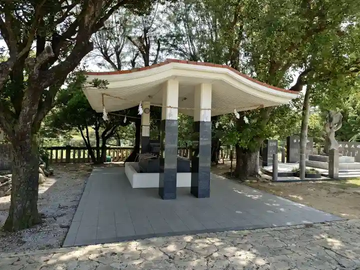 沖縄県護国神社の{uncategorized: "未分類", other: "その他", undefined: "問題あり", building: "その他建物", grave: "お墓", sacred_gate: "鳥居", guardian: "狛犬", statue: "像", buddha: "仏像", history: "歴史", nature: "自然", garden: "庭園", animal: "動物", pagoda: "塔", temizu: "手水舎", mountain_gate: "山門・神門", sanctuary: "本殿・本堂", subordinate: "末社・摂社", art: "芸術", scenery: "景色", jizo: "地蔵", ema: "絵馬", goshuin: "御朱印", omikuji: "おみくじ", items: "授与品その他", amulet: "お守り", goshuincho: "御朱印帳", eats: "食事", festival: "お祭り", votive_dance: "神楽", shichigosan: "七五三参", wedding: "結婚式", experience: "体験その他", initially: "初詣", around: "周辺", anti_infection: "感染症対策"}