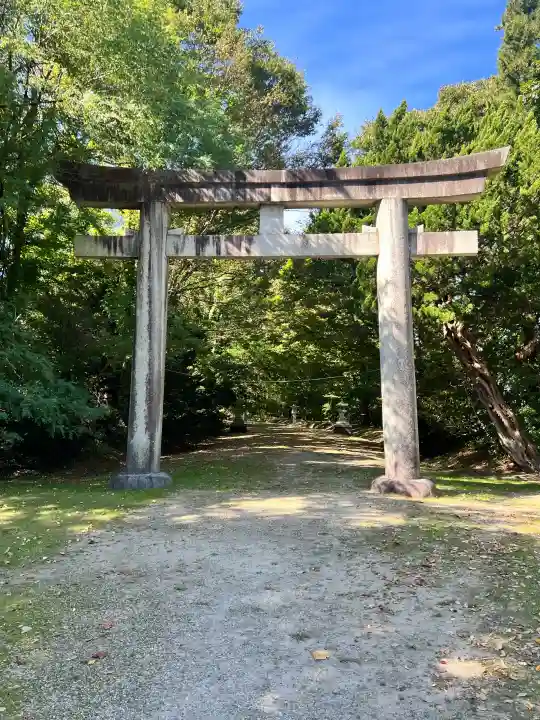 八幡秋田神社の{uncategorized: "未分類", other: "その他", undefined: "問題あり", building: "その他建物", grave: "お墓", sacred_gate: "鳥居", guardian: "狛犬", statue: "像", buddha: "仏像", history: "歴史", nature: "自然", garden: "庭園", animal: "動物", pagoda: "塔", temizu: "手水舎", mountain_gate: "山門・神門", sanctuary: "本殿・本堂", subordinate: "末社・摂社", art: "芸術", scenery: "景色", jizo: "地蔵", ema: "絵馬", goshuin: "御朱印", omikuji: "おみくじ", items: "授与品その他", amulet: "お守り", goshuincho: "御朱印帳", eats: "食事", festival: "お祭り", votive_dance: "神楽", shichigosan: "七五三参", wedding: "結婚式", experience: "体験その他", initially: "初詣", around: "周辺", anti_infection: "感染症対策"}