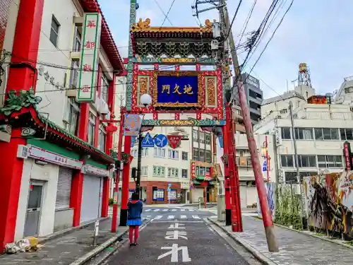 横濱関帝廟の山門・神門