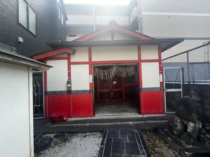 八王稲荷大明神の{uncategorized: "未分類", other: "その他", undefined: "問題あり", building: "その他建物", grave: "お墓", sacred_gate: "鳥居", guardian: "狛犬", statue: "像", buddha: "仏像", history: "歴史", nature: "自然", garden: "庭園", animal: "動物", pagoda: "塔", temizu: "手水舎", mountain_gate: "山門・神門", sanctuary: "本殿・本堂", subordinate: "末社・摂社", art: "芸術", scenery: "景色", jizo: "地蔵", ema: "絵馬", goshuin: "御朱印", omikuji: "おみくじ", items: "授与品その他", amulet: "お守り", goshuincho: "御朱印帳", eats: "食事", festival: "お祭り", votive_dance: "神楽", shichigosan: "七五三参", wedding: "結婚式", experience: "体験その他", initially: "初詣", around: "周辺", anti_infection: "感染症対策"}