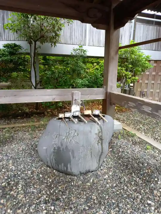 種間寺の手水舎