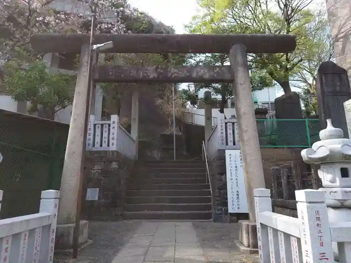 (芝生)浅間神社の鳥居