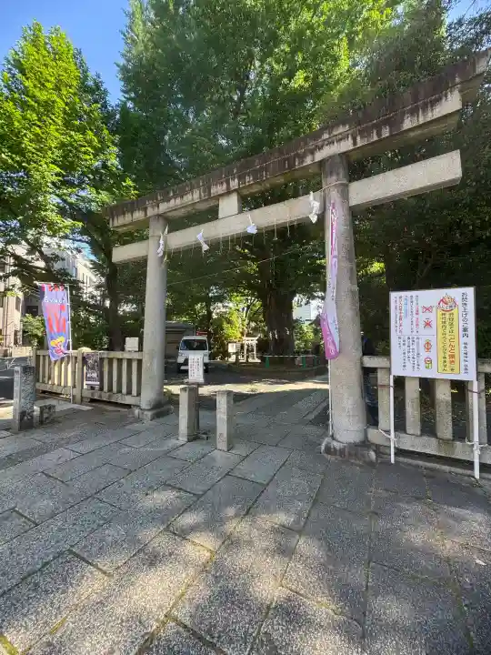 鳩森八幡神社の{uncategorized: "未分類", other: "その他", undefined: "問題あり", building: "その他建物", grave: "お墓", sacred_gate: "鳥居", guardian: "狛犬", statue: "像", buddha: "仏像", history: "歴史", nature: "自然", garden: "庭園", animal: "動物", pagoda: "塔", temizu: "手水舎", mountain_gate: "山門・神門", sanctuary: "本殿・本堂", subordinate: "末社・摂社", art: "芸術", scenery: "景色", jizo: "地蔵", ema: "絵馬", goshuin: "御朱印", omikuji: "おみくじ", items: "授与品その他", amulet: "お守り", goshuincho: "御朱印帳", eats: "食事", festival: "お祭り", votive_dance: "神楽", shichigosan: "七五三参", wedding: "結婚式", experience: "体験その他", initially: "初詣", around: "周辺", anti_infection: "感染症対策"}