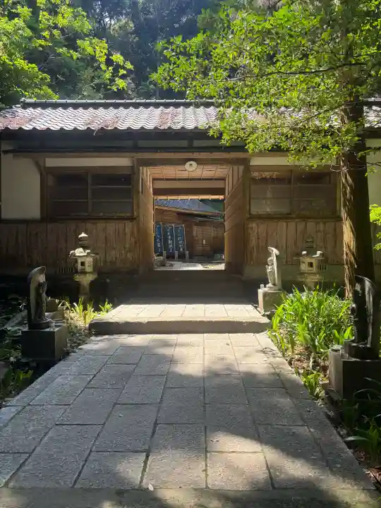 鎮國寺の{uncategorized: "未分類", other: "その他", undefined: "問題あり", building: "その他建物", grave: "お墓", sacred_gate: "鳥居", guardian: "狛犬", statue: "像", buddha: "仏像", history: "歴史", nature: "自然", garden: "庭園", animal: "動物", pagoda: "塔", temizu: "手水舎", mountain_gate: "山門・神門", sanctuary: "本殿・本堂", subordinate: "末社・摂社", art: "芸術", scenery: "景色", jizo: "地蔵", ema: "絵馬", goshuin: "御朱印", omikuji: "おみくじ", items: "授与品その他", amulet: "お守り", goshuincho: "御朱印帳", eats: "食事", festival: "お祭り", votive_dance: "神楽", shichigosan: "七五三参", wedding: "結婚式", experience: "体験その他", initially: "初詣", around: "周辺", anti_infection: "感染症対策"}