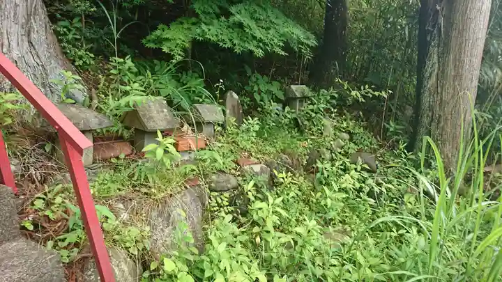 億満稲荷神社の末社・摂社