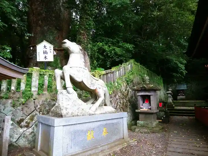 八幡朝見神社の像