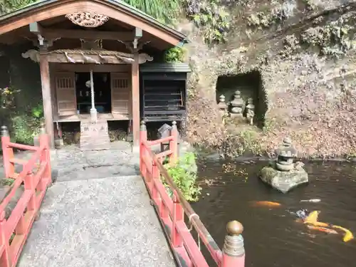 銭洗弁財天宇賀福神社の末社・摂社
