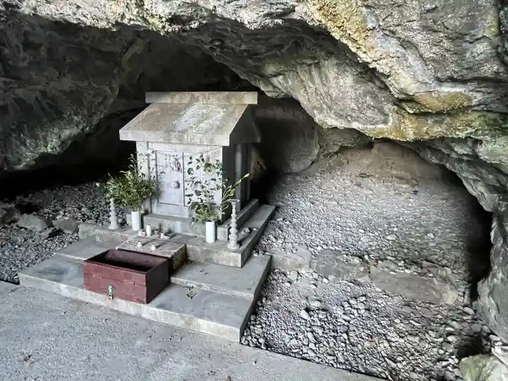 御厨人窟・神明窟(高知県)