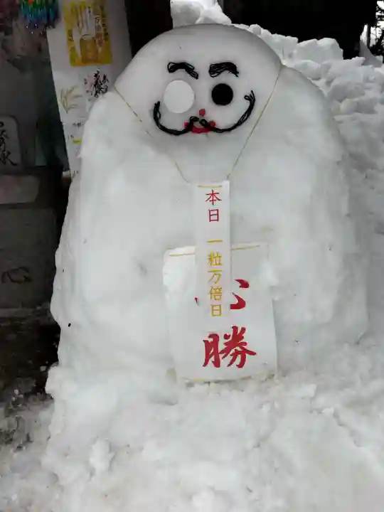 札幌諏訪神社の像