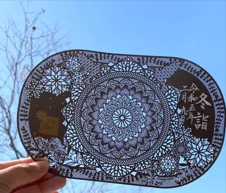切り絵の御朱印です
逆光ですが本当はもっと素敵なグレージュです