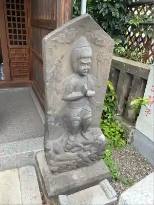 子育地蔵堂の像