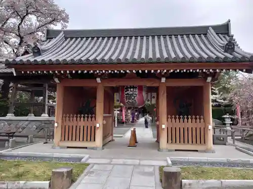 日限地蔵尊 観音院の山門・神門