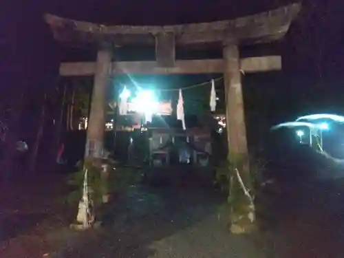 高尾穂見神社の鳥居