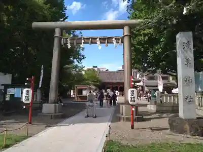 浅草神社の鳥居