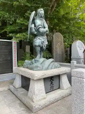 高尾山薬王院の像