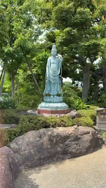 川崎大師(平間寺)の{uncategorized: "未分類", other: "その他", undefined: "問題あり", building: "その他建物", grave: "お墓", sacred_gate: "鳥居", guardian: "狛犬", statue: "像", buddha: "仏像", history: "歴史", nature: "自然", garden: "庭園", animal: "動物", pagoda: "塔", temizu: "手水舎", mountain_gate: "山門・神門", sanctuary: "本殿・本堂", subordinate: "末社・摂社", art: "芸術", scenery: "景色", jizo: "地蔵", ema: "絵馬", goshuin: "御朱印", omikuji: "おみくじ", items: "授与品その他", amulet: "お守り", goshuincho: "御朱印帳", eats: "食事", festival: "お祭り", votive_dance: "神楽", shichigosan: "七五三参", wedding: "結婚式", experience: "体験その他", initially: "初詣", around: "周辺", anti_infection: "感染症対策"}