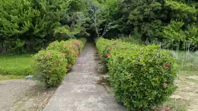 鉾立神社の庭園