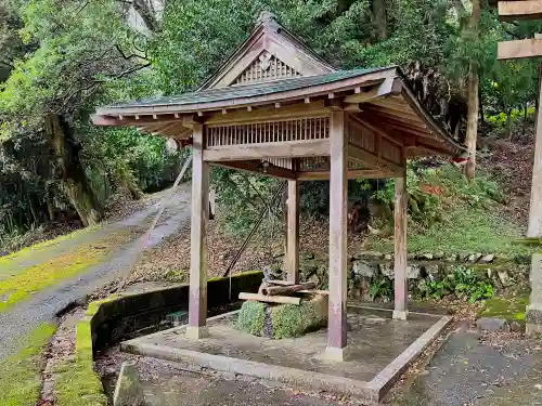 闇見神社の手水舎