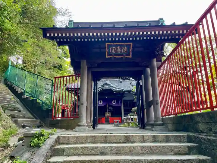 徳寿院の{uncategorized: "未分類", other: "その他", undefined: "問題あり", building: "その他建物", grave: "お墓", sacred_gate: "鳥居", guardian: "狛犬", statue: "像", buddha: "仏像", history: "歴史", nature: "自然", garden: "庭園", animal: "動物", pagoda: "塔", temizu: "手水舎", mountain_gate: "山門・神門", sanctuary: "本殿・本堂", subordinate: "末社・摂社", art: "芸術", scenery: "景色", jizo: "地蔵", ema: "絵馬", goshuin: "御朱印", omikuji: "おみくじ", items: "授与品その他", amulet: "お守り", goshuincho: "御朱印帳", eats: "食事", festival: "お祭り", votive_dance: "神楽", shichigosan: "七五三参", wedding: "結婚式", experience: "体験その他", initially: "初詣", around: "周辺", anti_infection: "感染症対策"}