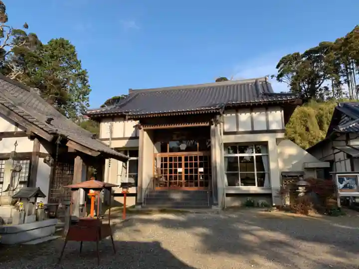 興源寺の本殿・本堂