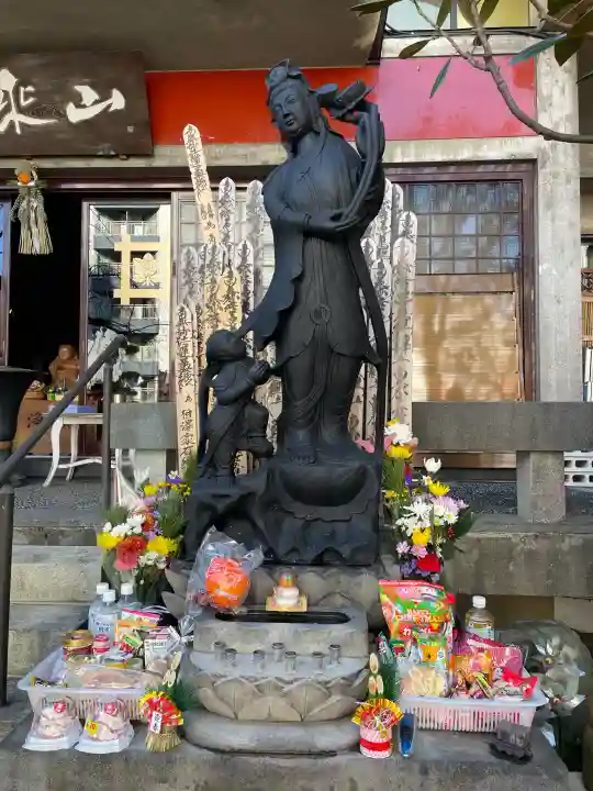 経王寺の{uncategorized: "未分類", other: "その他", undefined: "問題あり", building: "その他建物", grave: "お墓", sacred_gate: "鳥居", guardian: "狛犬", statue: "像", buddha: "仏像", history: "歴史", nature: "自然", garden: "庭園", animal: "動物", pagoda: "塔", temizu: "手水舎", mountain_gate: "山門・神門", sanctuary: "本殿・本堂", subordinate: "末社・摂社", art: "芸術", scenery: "景色", jizo: "地蔵", ema: "絵馬", goshuin: "御朱印", omikuji: "おみくじ", items: "授与品その他", amulet: "お守り", goshuincho: "御朱印帳", eats: "食事", festival: "お祭り", votive_dance: "神楽", shichigosan: "七五三参", wedding: "結婚式", experience: "体験その他", initially: "初詣", around: "周辺", anti_infection: "感染症対策"}