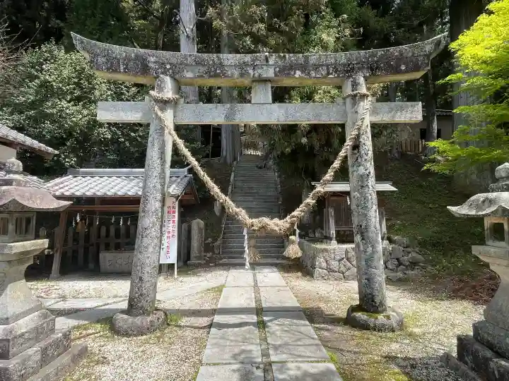 恵那神社の{uncategorized: "未分類", other: "その他", undefined: "問題あり", building: "その他建物", grave: "お墓", sacred_gate: "鳥居", guardian: "狛犬", statue: "像", buddha: "仏像", history: "歴史", nature: "自然", garden: "庭園", animal: "動物", pagoda: "塔", temizu: "手水舎", mountain_gate: "山門・神門", sanctuary: "本殿・本堂", subordinate: "末社・摂社", art: "芸術", scenery: "景色", jizo: "地蔵", ema: "絵馬", goshuin: "御朱印", omikuji: "おみくじ", items: "授与品その他", amulet: "お守り", goshuincho: "御朱印帳", eats: "食事", festival: "お祭り", votive_dance: "神楽", shichigosan: "七五三参", wedding: "結婚式", experience: "体験その他", initially: "初詣", around: "周辺", anti_infection: "感染症対策"}