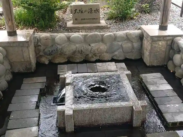 大垣八幡神社の{uncategorized: "未分類", other: "その他", undefined: "問題あり", building: "その他建物", grave: "お墓", sacred_gate: "鳥居", guardian: "狛犬", statue: "像", buddha: "仏像", history: "歴史", nature: "自然", garden: "庭園", animal: "動物", pagoda: "塔", temizu: "手水舎", mountain_gate: "山門・神門", sanctuary: "本殿・本堂", subordinate: "末社・摂社", art: "芸術", scenery: "景色", jizo: "地蔵", ema: "絵馬", goshuin: "御朱印", omikuji: "おみくじ", items: "授与品その他", amulet: "お守り", goshuincho: "御朱印帳", eats: "食事", festival: "お祭り", votive_dance: "神楽", shichigosan: "七五三参", wedding: "結婚式", experience: "体験その他", initially: "初詣", around: "周辺", anti_infection: "感染症対策"}
