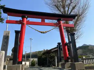 諏訪神社の{uncategorized: "未分類", other: "その他", undefined: "問題あり", building: "その他建物", grave: "お墓", sacred_gate: "鳥居", guardian: "狛犬", statue: "像", buddha: "仏像", history: "歴史", nature: "自然", garden: "庭園", animal: "動物", pagoda: "塔", temizu: "手水舎", mountain_gate: "山門・神門", sanctuary: "本殿・本堂", subordinate: "末社・摂社", art: "芸術", scenery: "景色", jizo: "地蔵", ema: "絵馬", goshuin: "御朱印", omikuji: "おみくじ", items: "授与品その他", amulet: "お守り", goshuincho: "御朱印帳", eats: "食事", festival: "お祭り", votive_dance: "神楽", shichigosan: "七五三参", wedding: "結婚式", experience: "体験その他", initially: "初詣", around: "周辺", anti_infection: "感染症対策"}