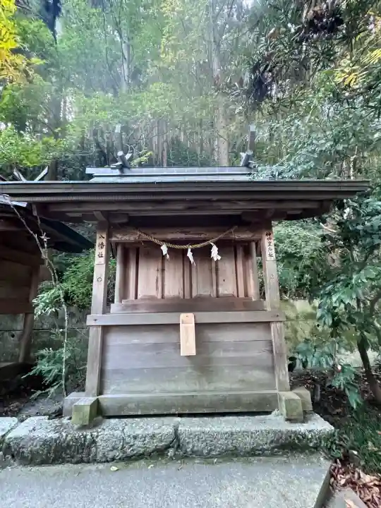 葛城一言主神社の{uncategorized: "未分類", other: "その他", undefined: "問題あり", building: "その他建物", grave: "お墓", sacred_gate: "鳥居", guardian: "狛犬", statue: "像", buddha: "仏像", history: "歴史", nature: "自然", garden: "庭園", animal: "動物", pagoda: "塔", temizu: "手水舎", mountain_gate: "山門・神門", sanctuary: "本殿・本堂", subordinate: "末社・摂社", art: "芸術", scenery: "景色", jizo: "地蔵", ema: "絵馬", goshuin: "御朱印", omikuji: "おみくじ", items: "授与品その他", amulet: "お守り", goshuincho: "御朱印帳", eats: "食事", festival: "お祭り", votive_dance: "神楽", shichigosan: "七五三参", wedding: "結婚式", experience: "体験その他", initially: "初詣", around: "周辺", anti_infection: "感染症対策"}