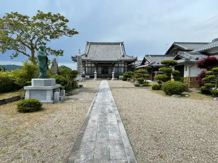 最澄院西願寺の{uncategorized: "未分類", other: "その他", undefined: "問題あり", building: "その他建物", grave: "お墓", sacred_gate: "鳥居", guardian: "狛犬", statue: "像", buddha: "仏像", history: "歴史", nature: "自然", garden: "庭園", animal: "動物", pagoda: "塔", temizu: "手水舎", mountain_gate: "山門・神門", sanctuary: "本殿・本堂", subordinate: "末社・摂社", art: "芸術", scenery: "景色", jizo: "地蔵", ema: "絵馬", goshuin: "御朱印", omikuji: "おみくじ", items: "授与品その他", amulet: "お守り", goshuincho: "御朱印帳", eats: "食事", festival: "お祭り", votive_dance: "神楽", shichigosan: "七五三参", wedding: "結婚式", experience: "体験その他", initially: "初詣", around: "周辺", anti_infection: "感染症対策"}