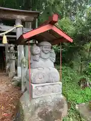 箒根神社高清水遥拝殿の像