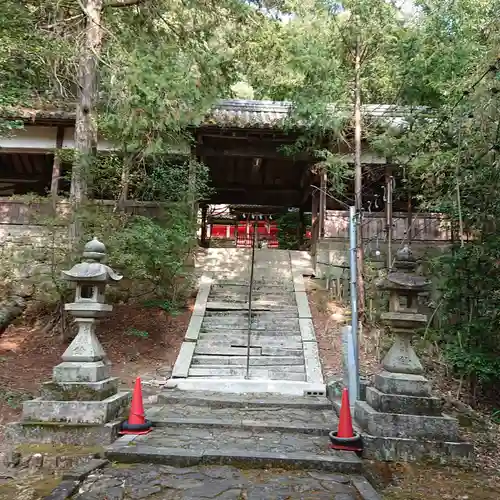 信達神社の本殿