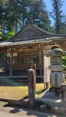 華厳寺の{uncategorized: "未分類", other: "その他", undefined: "問題あり", building: "その他建物", grave: "お墓", sacred_gate: "鳥居", guardian: "狛犬", statue: "像", buddha: "仏像", history: "歴史", nature: "自然", garden: "庭園", animal: "動物", pagoda: "塔", temizu: "手水舎", mountain_gate: "山門・神門", sanctuary: "本殿・本堂", subordinate: "末社・摂社", art: "芸術", scenery: "景色", jizo: "地蔵", ema: "絵馬", goshuin: "御朱印", omikuji: "おみくじ", items: "授与品その他", amulet: "お守り", goshuincho: "御朱印帳", eats: "食事", festival: "お祭り", votive_dance: "神楽", shichigosan: "七五三参", wedding: "結婚式", experience: "体験その他", initially: "初詣", around: "周辺", anti_infection: "感染症対策"}