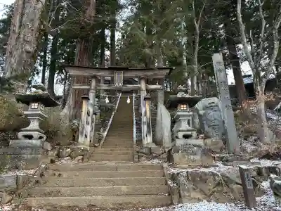湯澤神社の{uncategorized: "未分類", other: "その他", undefined: "問題あり", building: "その他建物", grave: "お墓", sacred_gate: "鳥居", guardian: "狛犬", statue: "像", buddha: "仏像", history: "歴史", nature: "自然", garden: "庭園", animal: "動物", pagoda: "塔", temizu: "手水舎", mountain_gate: "山門・神門", sanctuary: "本殿・本堂", subordinate: "末社・摂社", art: "芸術", scenery: "景色", jizo: "地蔵", ema: "絵馬", goshuin: "御朱印", omikuji: "おみくじ", items: "授与品その他", amulet: "お守り", goshuincho: "御朱印帳", eats: "食事", festival: "お祭り", votive_dance: "神楽", shichigosan: "七五三参", wedding: "結婚式", experience: "体験その他", initially: "初詣", around: "周辺", anti_infection: "感染症対策"}
