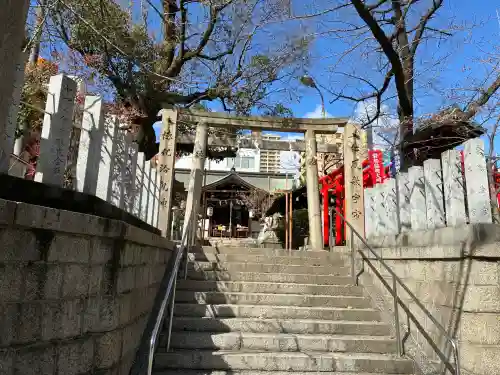 磐船稲荷神社の{uncategorized: "未分類", other: "その他", undefined: "問題あり", building: "その他建物", grave: "お墓", sacred_gate: "鳥居", guardian: "狛犬", statue: "像", buddha: "仏像", history: "歴史", nature: "自然", garden: "庭園", animal: "動物", pagoda: "塔", temizu: "手水舎", mountain_gate: "山門・神門", sanctuary: "本殿・本堂", subordinate: "末社・摂社", art: "芸術", scenery: "景色", jizo: "地蔵", ema: "絵馬", goshuin: "御朱印", omikuji: "おみくじ", items: "授与品その他", amulet: "お守り", goshuincho: "御朱印帳", eats: "食事", festival: "お祭り", votive_dance: "神楽", shichigosan: "七五三参", wedding: "結婚式", experience: "体験その他", initially: "初詣", around: "周辺", anti_infection: "感染症対策"}
