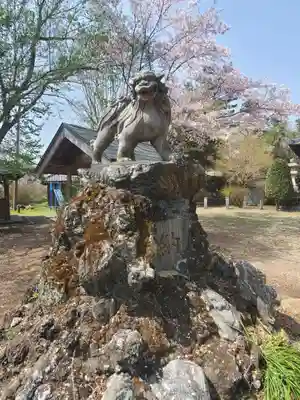 錦着山護国神社の狛犬