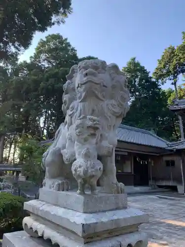 伊奈冨神社の狛犬