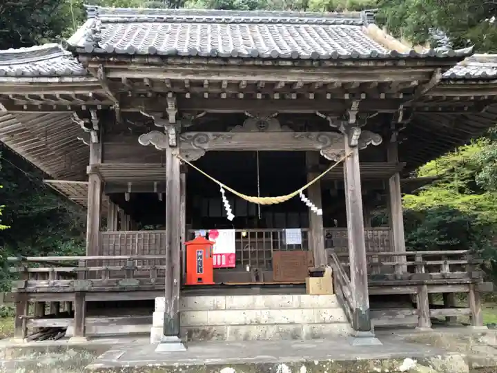 精矛神社の本殿・本堂