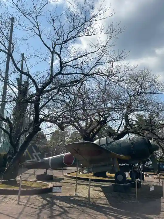 知覧町護国神社の{uncategorized: "未分類", other: "その他", undefined: "問題あり", building: "その他建物", grave: "お墓", sacred_gate: "鳥居", guardian: "狛犬", statue: "像", buddha: "仏像", history: "歴史", nature: "自然", garden: "庭園", animal: "動物", pagoda: "塔", temizu: "手水舎", mountain_gate: "山門・神門", sanctuary: "本殿・本堂", subordinate: "末社・摂社", art: "芸術", scenery: "景色", jizo: "地蔵", ema: "絵馬", goshuin: "御朱印", omikuji: "おみくじ", items: "授与品その他", amulet: "お守り", goshuincho: "御朱印帳", eats: "食事", festival: "お祭り", votive_dance: "神楽", shichigosan: "七五三参", wedding: "結婚式", experience: "体験その他", initially: "初詣", around: "周辺", anti_infection: "感染症対策"}