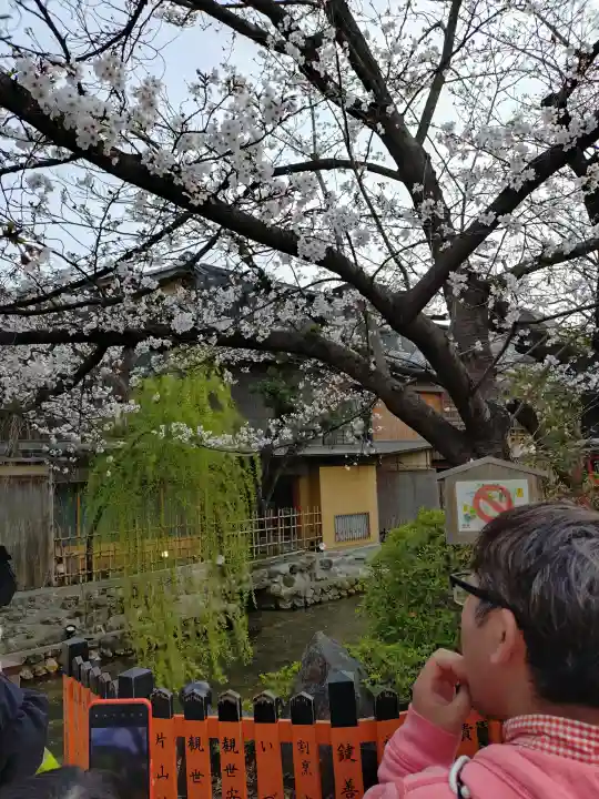 八坂神社(祇園さん)の{uncategorized: "未分類", other: "その他", undefined: "問題あり", building: "その他建物", grave: "お墓", sacred_gate: "鳥居", guardian: "狛犬", statue: "像", buddha: "仏像", history: "歴史", nature: "自然", garden: "庭園", animal: "動物", pagoda: "塔", temizu: "手水舎", mountain_gate: "山門・神門", sanctuary: "本殿・本堂", subordinate: "末社・摂社", art: "芸術", scenery: "景色", jizo: "地蔵", ema: "絵馬", goshuin: "御朱印", omikuji: "おみくじ", items: "授与品その他", amulet: "お守り", goshuincho: "御朱印帳", eats: "食事", festival: "お祭り", votive_dance: "神楽", shichigosan: "七五三参", wedding: "結婚式", experience: "体験その他", initially: "初詣", around: "周辺", anti_infection: "感染症対策"}