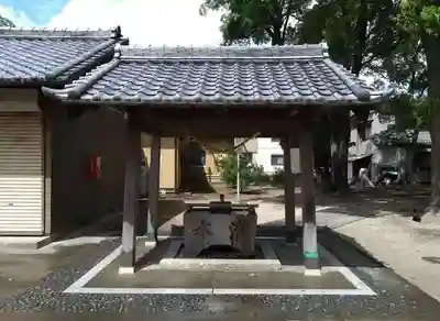 神明社の手水舎