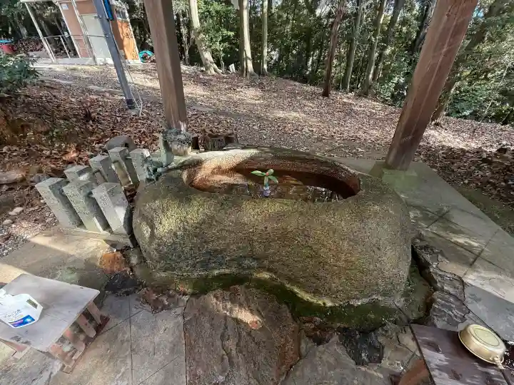 五社大明神社の{uncategorized: "未分類", other: "その他", undefined: "問題あり", building: "その他建物", grave: "お墓", sacred_gate: "鳥居", guardian: "狛犬", statue: "像", buddha: "仏像", history: "歴史", nature: "自然", garden: "庭園", animal: "動物", pagoda: "塔", temizu: "手水舎", mountain_gate: "山門・神門", sanctuary: "本殿・本堂", subordinate: "末社・摂社", art: "芸術", scenery: "景色", jizo: "地蔵", ema: "絵馬", goshuin: "御朱印", omikuji: "おみくじ", items: "授与品その他", amulet: "お守り", goshuincho: "御朱印帳", eats: "食事", festival: "お祭り", votive_dance: "神楽", shichigosan: "七五三参", wedding: "結婚式", experience: "体験その他", initially: "初詣", around: "周辺", anti_infection: "感染症対策"}