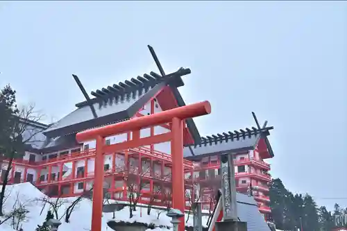 宝徳山稲荷大社の鳥居